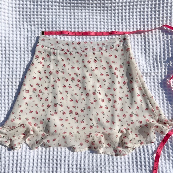 Cream Skirt with Coral and Mauve Flowers - Picture 8 of 9